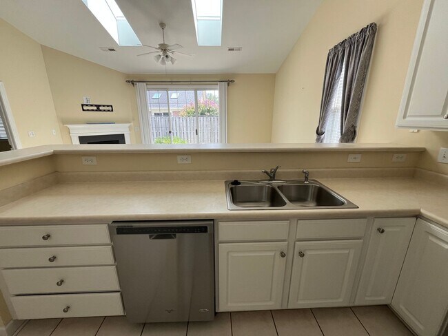 Building Photo - Discover this well-appointed 3-bedroom plus bonus room , 2-bath home in Carleton Place