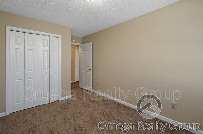 Building Photo - 6749 Lakes Edge Ln