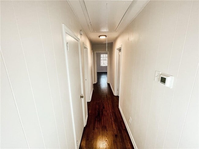 Building Photo - 359 N Victoria Rd