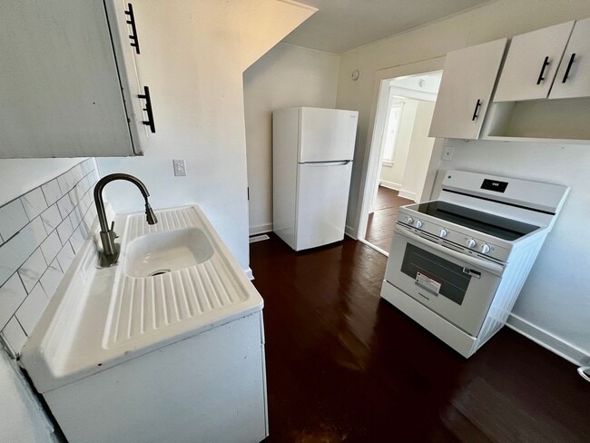 Building Photo - 1404-1406 Berry Street