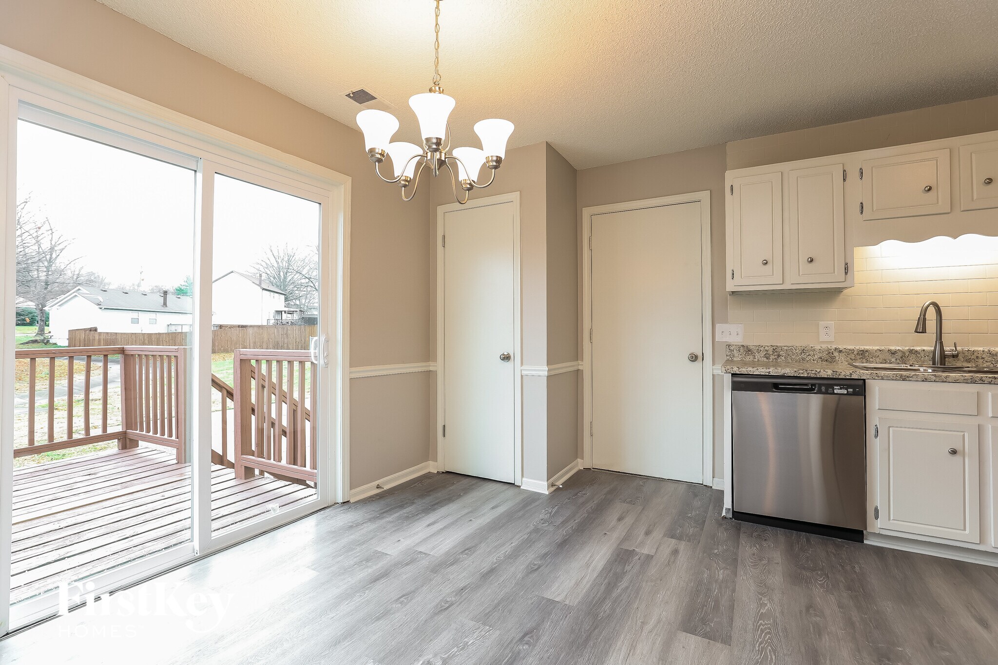 Building Photo - 1013 Carriage Way Ct