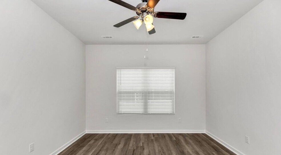 Building Photo - 217 Bay Pine Dr