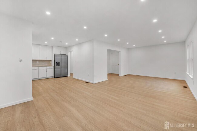 Building Photo - 29A Hillsborough Dr