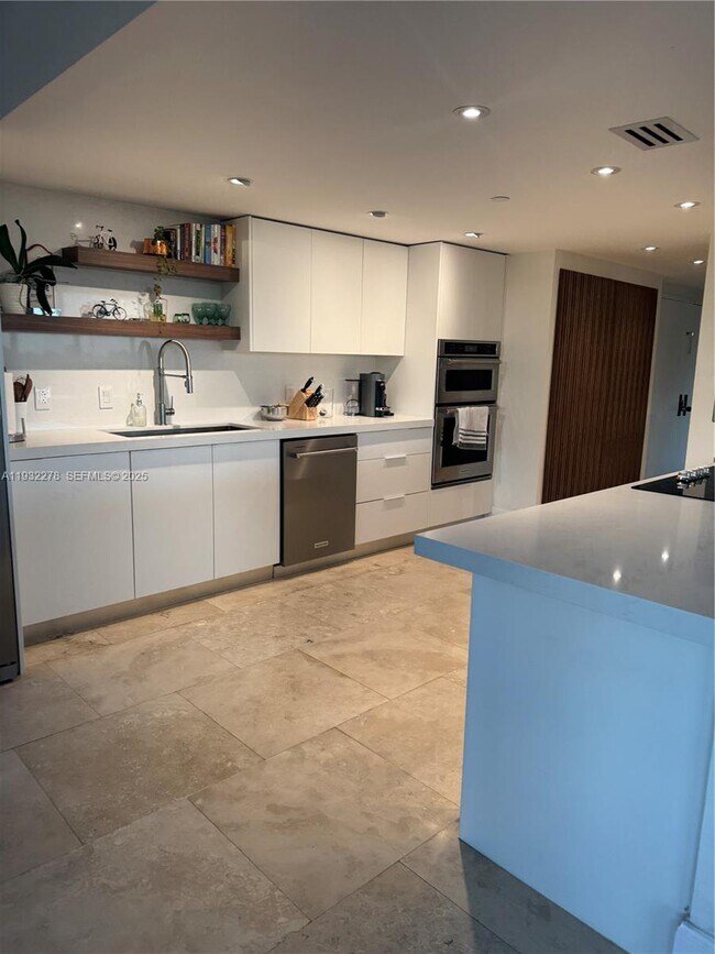 Building Photo - 11113 Biscayne Blvd