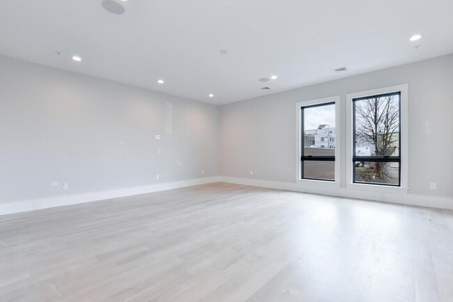 Building Photo - 377 West First St-
