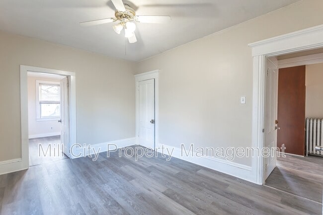 Building Photo - 261 Orange St