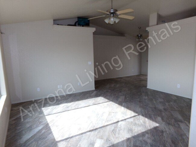 Building Photo - IMMACULATE 3 BEDROOM HOME