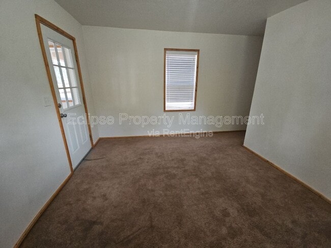Building Photo - 908 9th St