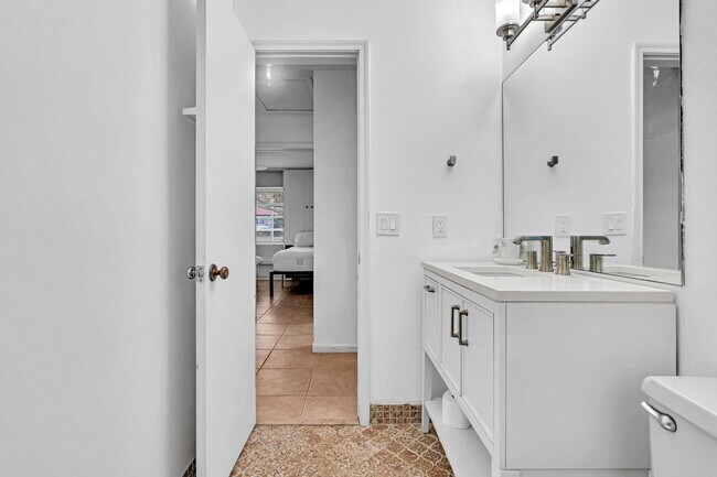 Building Photo - 313 NW 42nd St