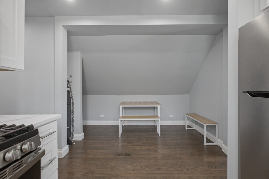 Building Photo - 2430 N Normandy Ave