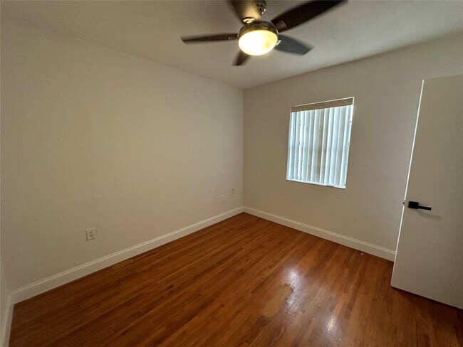 Building Photo - 445 NE 109th St