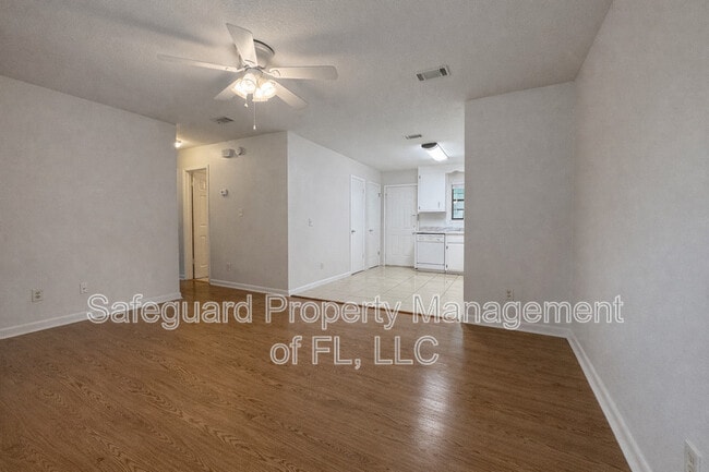 Building Photo - 4185 Ravenwood Dr