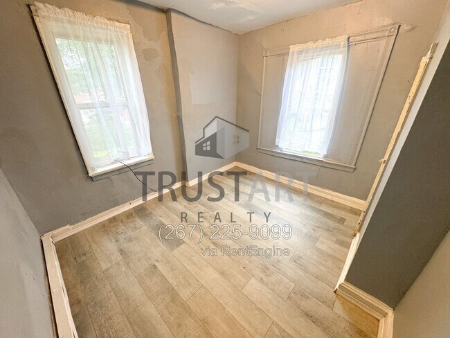 Building Photo - 3110 Custer St