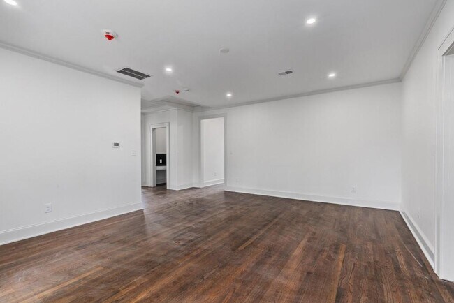 Building Photo - 59 Perry St