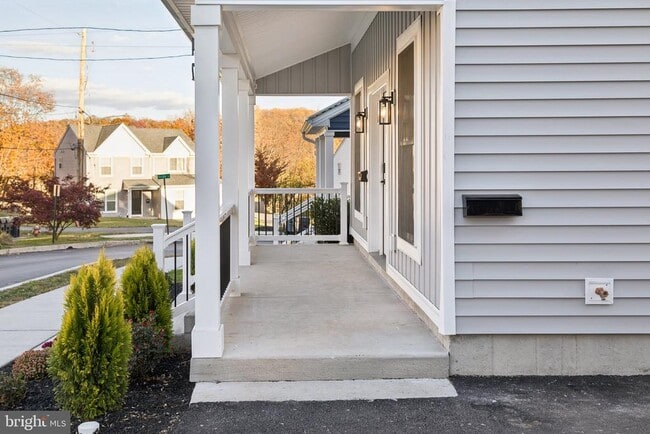 Building Photo - 40 Evergreen Ln