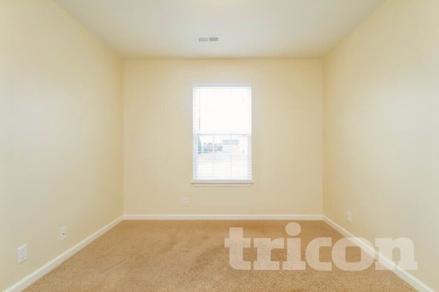 Building Photo - 1206 Aretha Dr