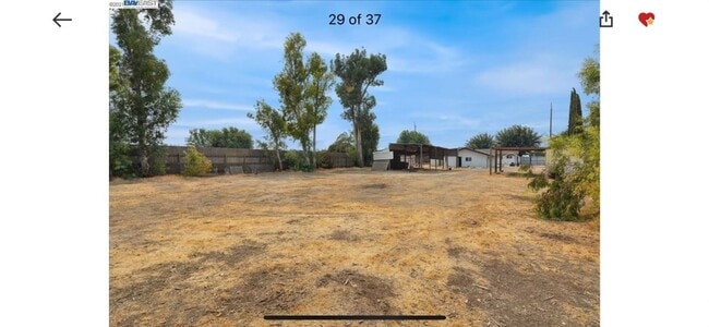 Building Photo - Single Story Home With Acreage