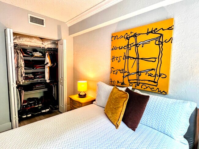 Building Photo - 2660 NE 8th Ave