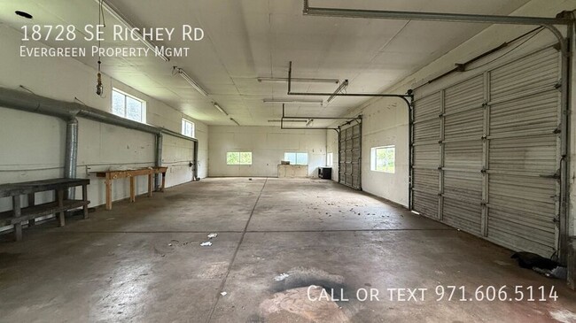Building Photo - 18728 SE Richey Rd