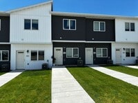 Building Photo - Charming Townhome in North Bismarck – Move-In Ready!