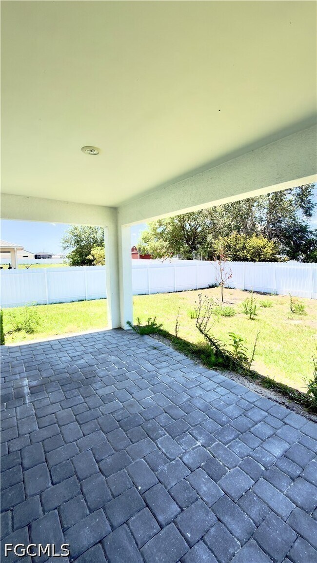 Building Photo - 532 NW 18th Ave