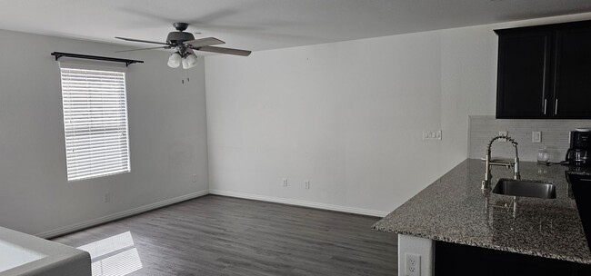 Building Photo - Townhome for Rent