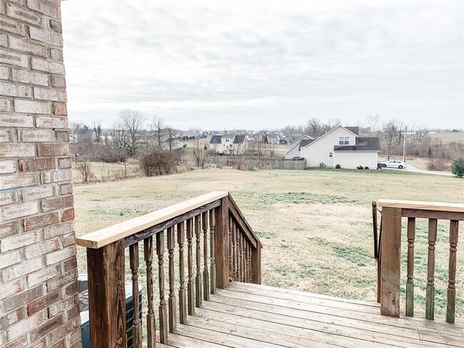 Building Photo - 545 Genrose Dr