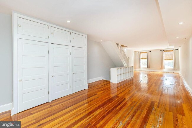 Building Photo - 7 N Loudoun St