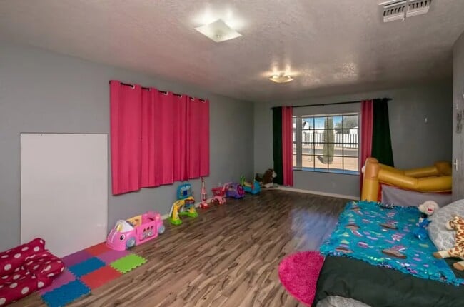Building Photo - 2630 E Snavely Ave