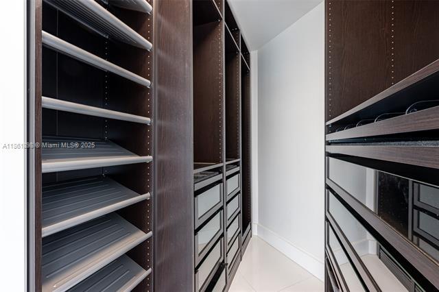 Building Photo - 1300 Brickell Bay Dr