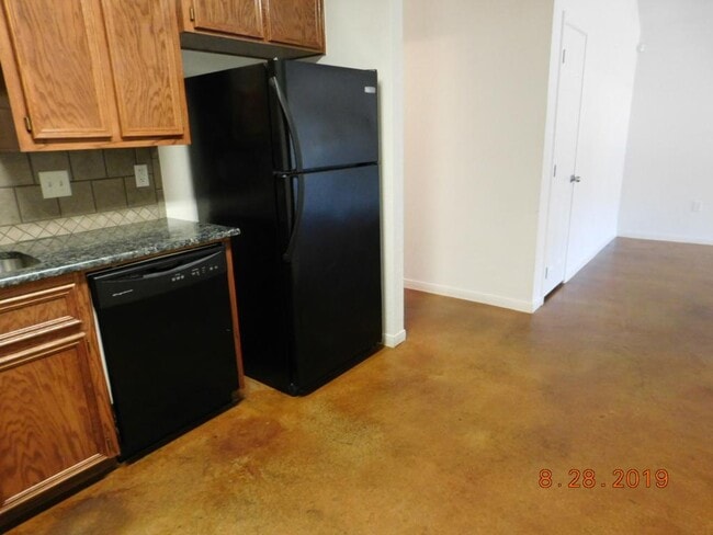 Building Photo - 1202 Cavalry Ln