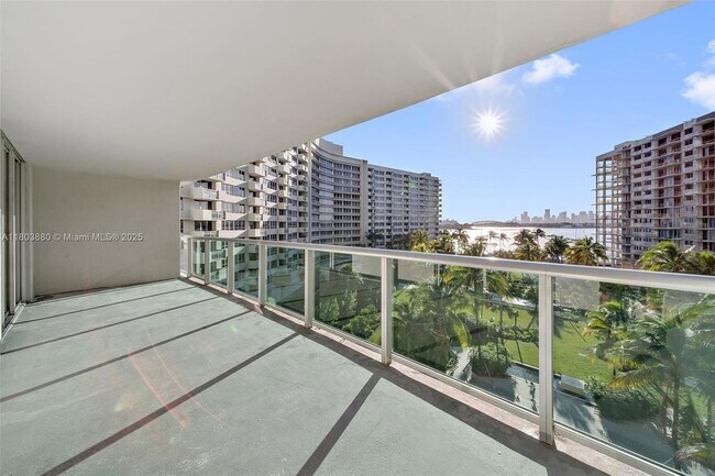 Building Photo - 1500 Bay Rd