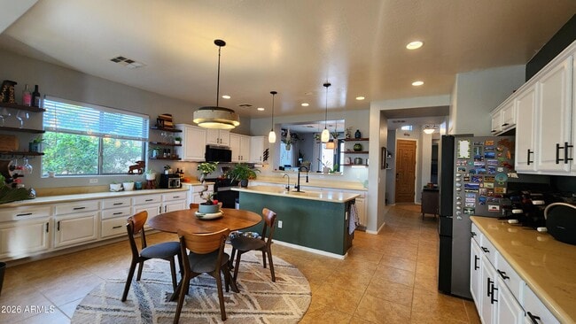 Building Photo - 18970 N Alicante St