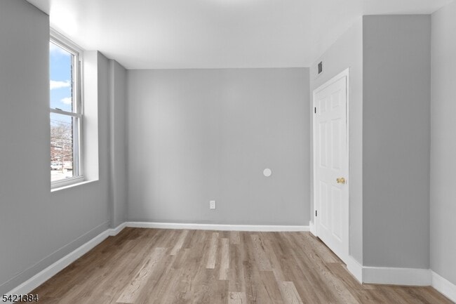 Building Photo - 23 Monroe St