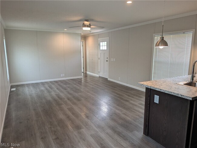 Building Photo - 230 Edgecliff Cir W