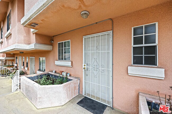 Building Photo - 10128 Hillhaven Ave