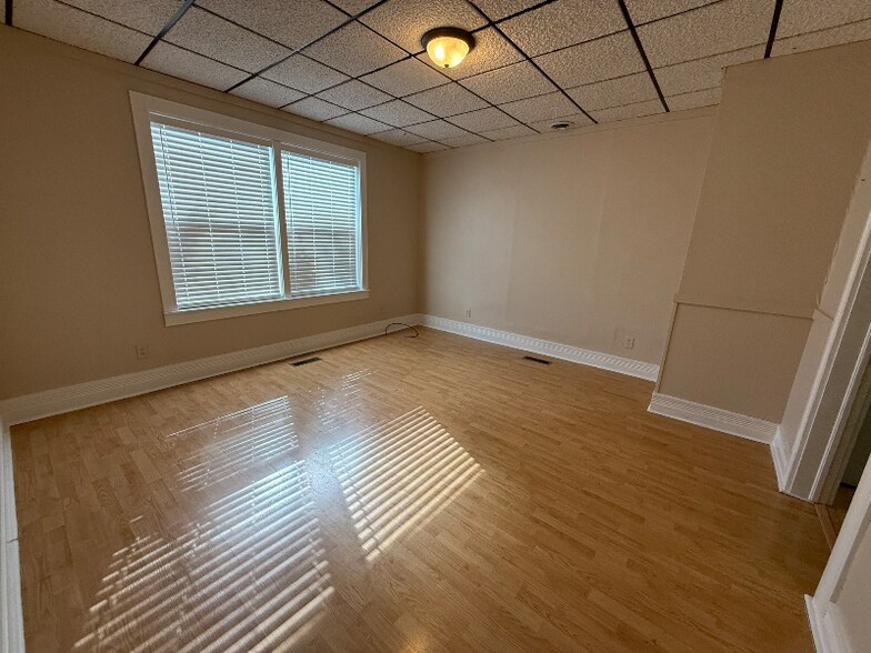 Building Photo - 610 S Blanchard St