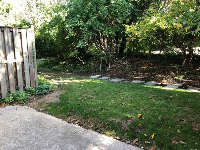 Building Photo - Well Appointed  and Updated Townhome in Downtown Bethesda