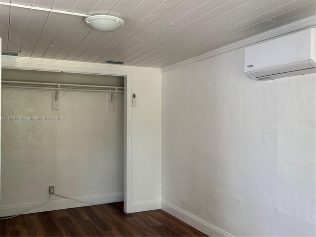 Building Photo - 6420 SW 18th Terrace