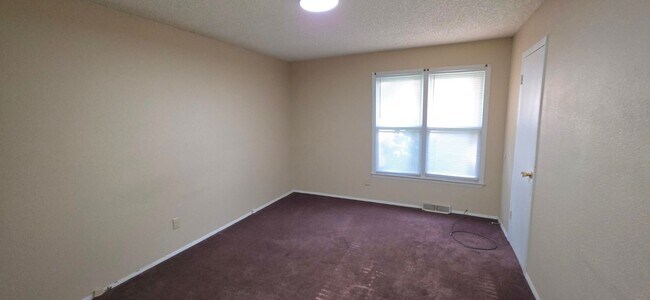 Building Photo - 2542 S Regina Ave