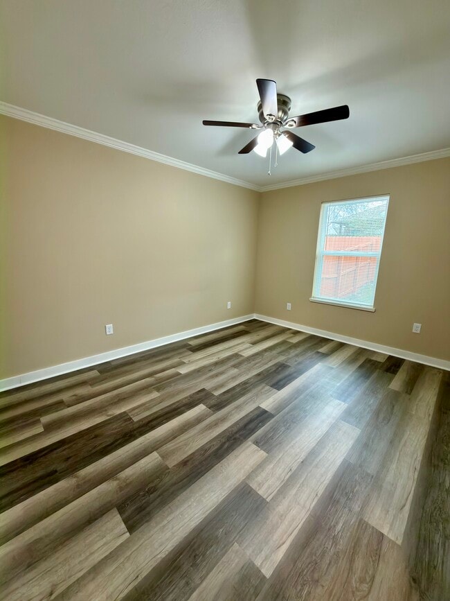 Building Photo - 2013 E Devine St