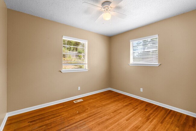 Building Photo - 6412 Chippewa Dr