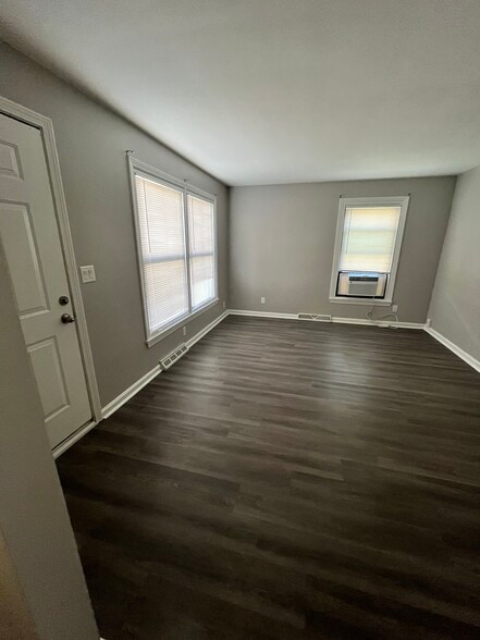 Building Photo - 5023 Forest Park Pl