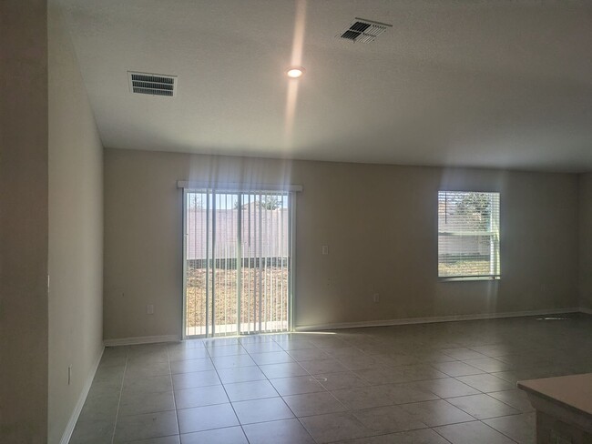 Building Photo - Spacious 3-Bedroom, 2-Bath Home for Rent i...