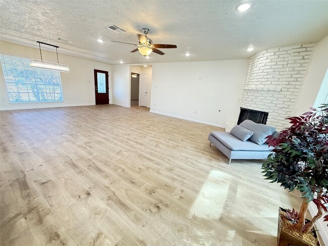 Building Photo - 15714 Torry Pines Rd