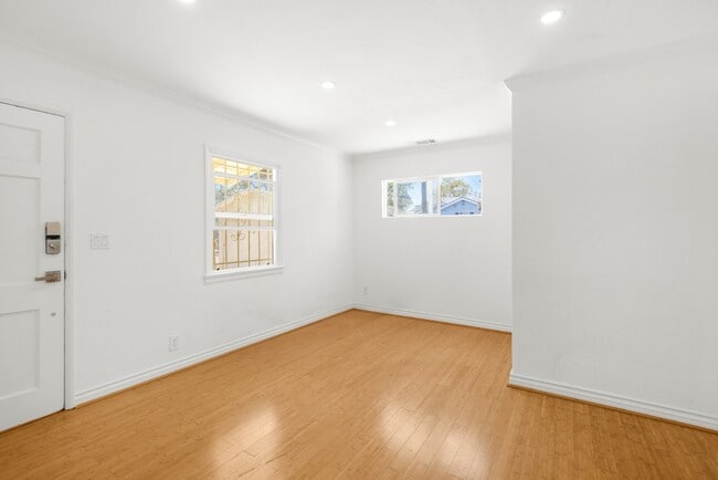 Building Photo - 5327 6th Ave