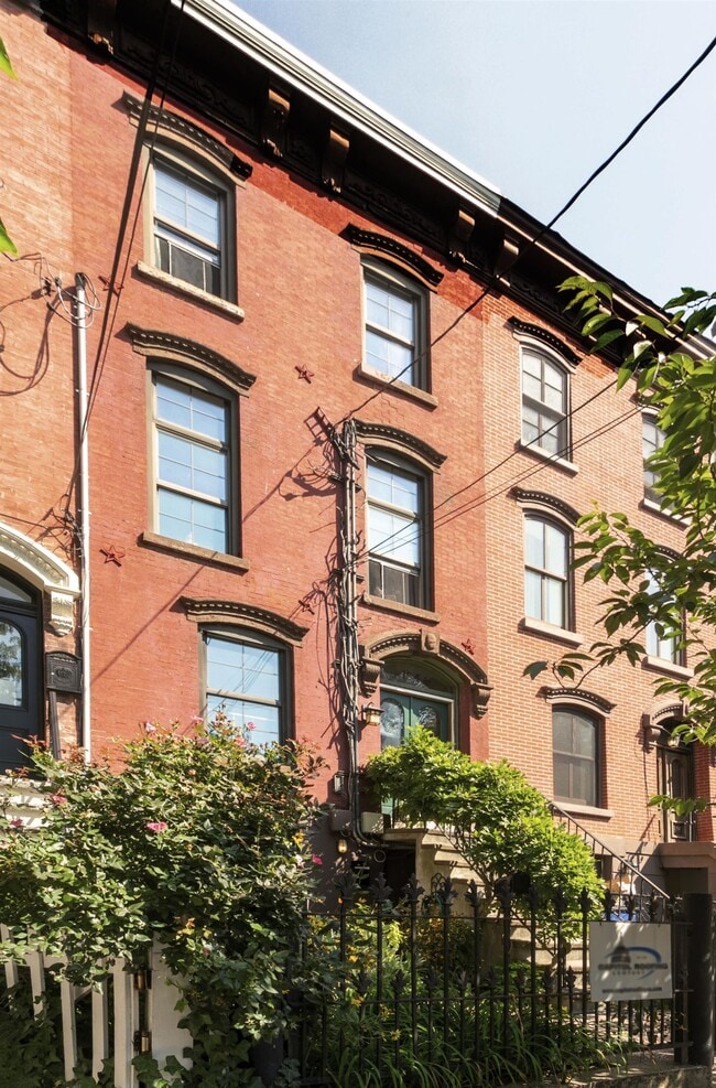 Building Photo - 154 Sussex St