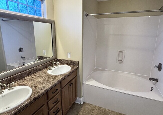 Building Photo - "Charming 4-Bed home in Navarre!"