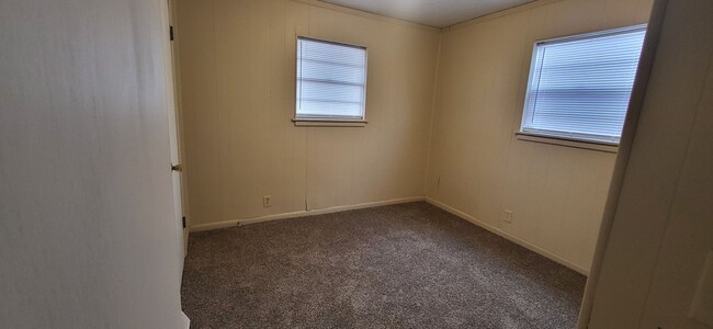 Building Photo - Cozy & Spacious 3 bedroom Home for Rent! $925