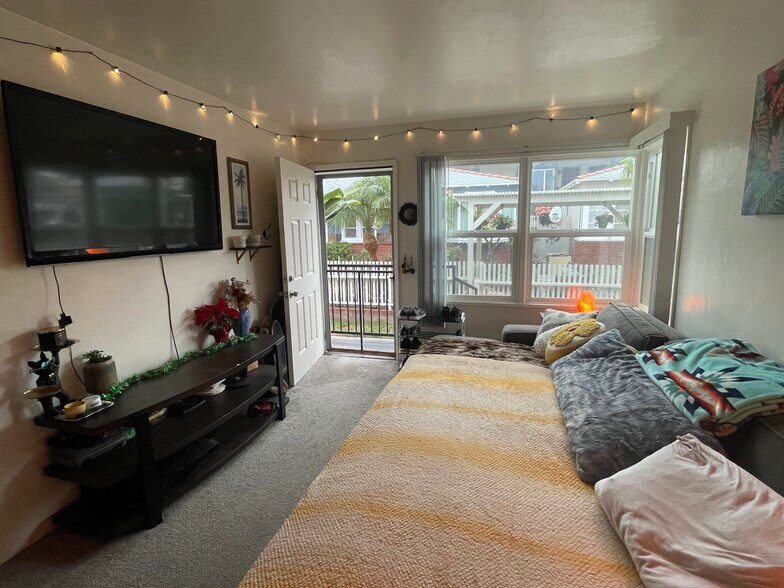 Building Photo - 4982 Cape May Ave